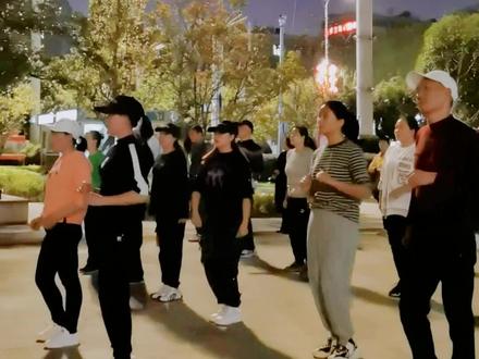 让心中无事让细水长流#Let's Go(dj版)#简单动感带劲32步