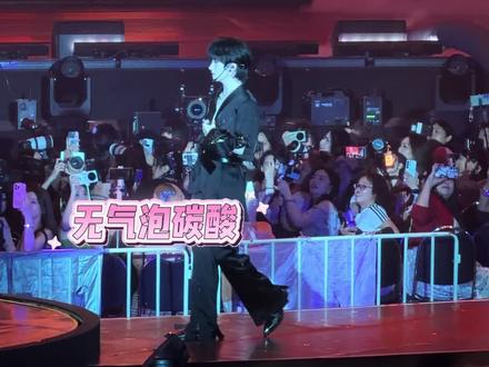 在合法的国家可以结婚了星邱。#星邱 #黄星 #邱鼎杰 #泰国 #演唱会
