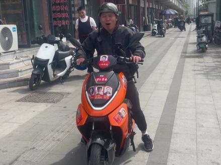 跑外卖一天能挣多少钱,外卖小哥告诉你……#滴滴快送 #外卖小哥 #马路观察家 #在拍一种很新的vlog #跑单路上的支线任务