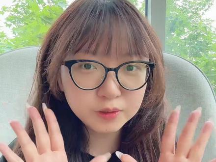 🇬🇧25fall英国留学办什么银行卡? 哈喽大家好呀,我是小香,今天给大家带来的是去英国留学到底该办什么银行卡!
主要分为三个部分:在国内办什么卡,落地英国后办什么卡,这些卡分别怎么用~
Part1:国内篇💳
1⃣ 中行储蓄卡:购汇必备
2⃣ 中行卓隽卡(Visa或者Mastercard)
✅主副卡资金互通(所以如果自己办额度不够办副卡也是可以的
✅适合刚落地英国过渡使用
⚠️注意:如果被盗刷处理麻烦+不支持Apple Pay
.
Part2:英国篇🇬🇧
1️⃣汇丰银行
✅实体网点保障
✅支持Apple Pay
✅相比较其他银行没有那么容易被锁卡
.
2️⃣Monzo或者Starling
✅线上银行(办理方便
✅小额消费
✅欧洲玩刷卡免手续费
.
Part3:使用攻略⬇️
1️⃣中行储蓄卡购汇→转卓隽卡
2️⃣抵英后从卓隽卡取现存入汇丰就可以用啦
.
⚠️建议:
✅大额存汇丰,日常用Monzo/Starling
✅全程0手续费,资金分账户更安全!
✅办卡优先选择居住地附近网点
✅可以每周转账到小额卡,日常消费都用小额卡,可以很好的防盗刷。
.
#英国留学 #留学英国 #英国留子 #英国银行卡 #25fall英国