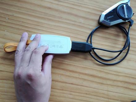 sena耳机如何使用自带的专用线束升级固件