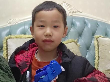 每个小男孩都想成为玩具变形解说博主😂
#雷霆霸王龙 #家有萌娃 #玩具变形 #玩具变形机甲