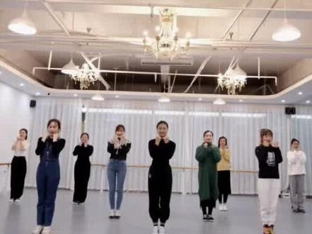 《猪猪侠》课前十分钟热身舞蹈,发的有点晚了!🤭#爱舞蹈爱生活 #学舞蹈的女孩 #少儿舞蹈 #舞蹈