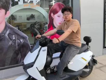 小牛小技巧,后减震调节,大家学会了吗?#小牛电动 #电动车减震调节