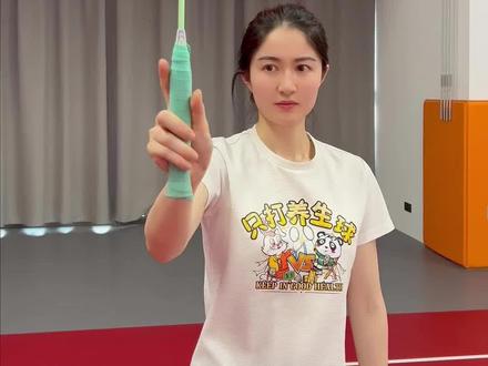错误握拍与正确握拍 #羽毛球教学 #打羽毛球女生
