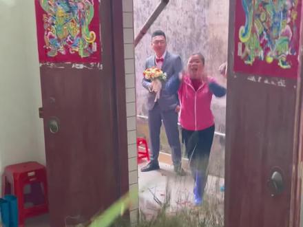 大白诸习俗🎊🎉打嫁,班啊姨话斋打得越犀利越幸福🤣🤣#传统婚礼习俗魅力乡村风土人情 #农村结婚就是热闹 #婚礼💒#传统婚礼习俗 #记录身边的传统文化