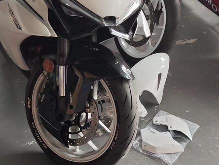 白色500SR更换前挡泥板+卡钳罩 #春风500sr #500sr #春风动力 #500sr改装