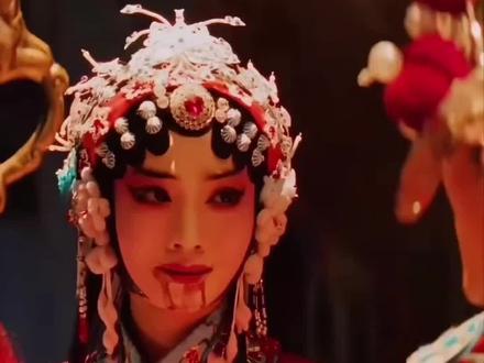 戏台上女主临场改戏词,将“今我二人”改成“今我夫妻二人”,在生死关头补全了半生的爱意,那句“以此身此魂镇压尔等罪人”直接破防。
#正是拼豆的年纪 #拼拼拼豆 #拼豆 #enemy #沉浸式