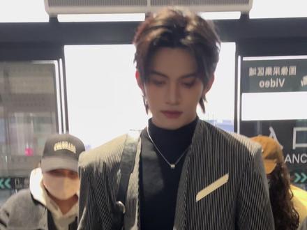 帅成什么样了
#云旗 #高嘉辉