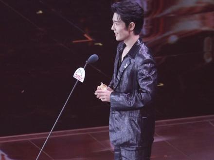 肖战获奖SMG视帝!感谢观众现场欢呼声好大~#肖战 #为品质剧集喝彩 #电视剧品质盛典 #藏海传