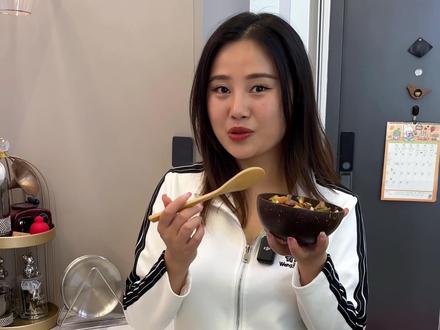 自带水果干和坚果的麦片,用料丰富,好吃又营养#麦片