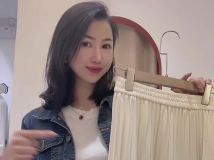 米色半裙是春夏的基础单品,春夏穿清浅,这些配色方案适合轻熟女生穿出轻快明亮哦#春天的色彩 #气质穿搭 #显瘦穿搭#米色系