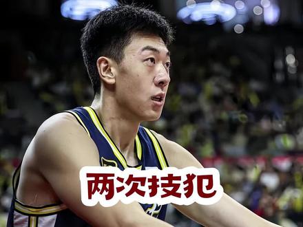 广东东阳光战胜山西汾酒。王少杰两次技犯,被驱逐出场!他的第二个犯规,真是比窦娥还冤啊!王少杰上篮成功后,把球打给对方发球。结果被裁判判罚技术犯规。王少杰一脸懵逼,如果这也犯规,这球真没法打了!#王少杰两次技犯被取消比赛资格 #王少杰两次技犯被驱逐出场 #王少杰两次技犯 #广东宏远胜山西汾酒