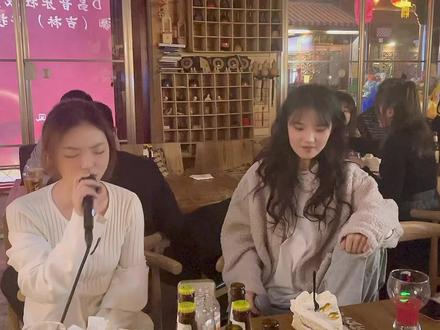 今天视频比较长,因为我高兴就唱歌,我的歌曲掺杂二人转我这嘟噜打的多!!!!#酒后艺术家#唱歌🎤 #音乐现场 #抖音小助手
