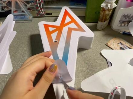 闪电砖贴纸yyds啊啊啊!!谢谢设计的姐妹 不怕没有电啦!(截团啦 可以等等余量)#开箱 #周边 #r1se #追星 #追星日常 #闪电砖换电池 @抖音小助手 @DOU+小助手