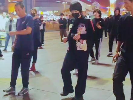 人民日报为刀郎发声“鞋拔作如意,不明觉厉”。