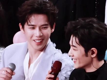 肖战王安宇同框实在太养眼了#肖战东方卫视跨年 #肖战#王安宇#抖音玩法合作人计划#抖音小助手dou上热门