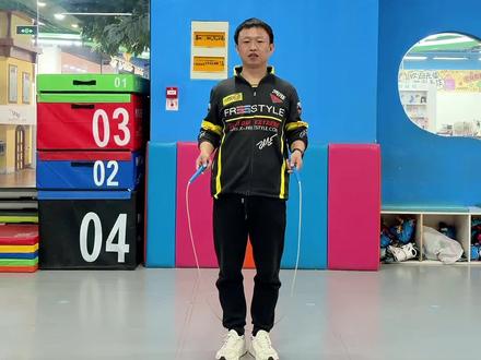 帅气的钓鱼背挂停绳,来学一下吧,小菜鸡瞬间变大神😄#跳绳 #学跳绳 #花样跳绳