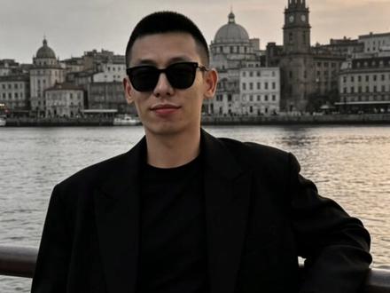 当把我的帅照发给了豆包,于是我得到了#豆包Ai #豆包出大片有两把刷子 #豆包