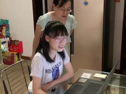 绵阳女孩高考683分情绪低落,全家暖心安慰。小姑娘,你已经很棒了 ❤️