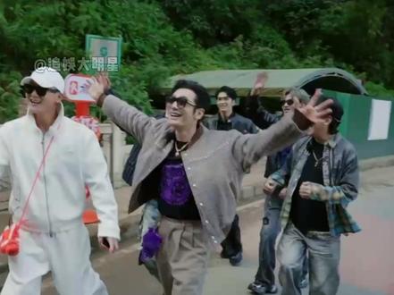 全员显眼包,没了你们谁还逗我笑。#宇宙闪烁请注意 #王鹤棣 #刘耀文 #黄子韬 #2025影娱年终大赏