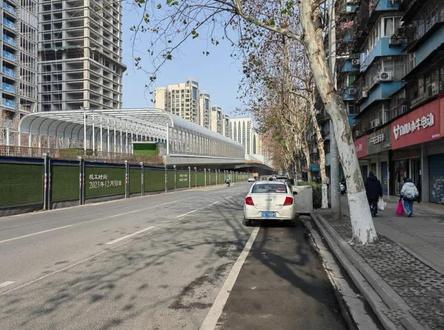 你的小区还在因为距离交通道路噪音比较大吗的问题吗?声屏障来解决#高架桥声屏障#高架桥隔音屏障#高架桥隔音墙