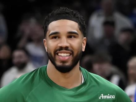 那个男人终于回来了!#塔图姆 本赛季复出首秀 全场球迷欢呼不断#塔图姆复出