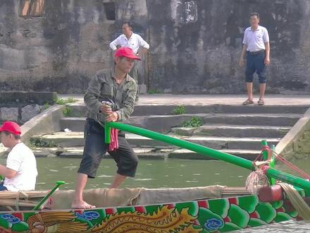 #龙舟 #民俗文化 #传统习俗 掌舵人是需要有一定的技术才能把控好方向,看似寻常最崎岖,成如容易却艰辛。