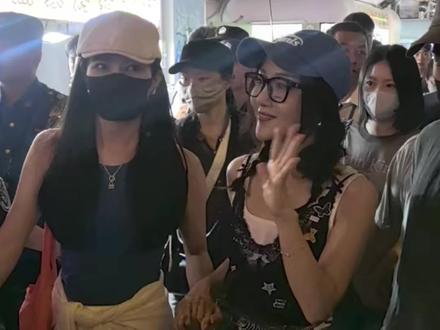 李依晓老师打卡宝龙24街 李依晓老师做梦也想不到她在宿迁的受欢迎程度如此之高#虞姬李依晓回宿迁啦 #明星粉丝零距离 #见到明星本人 #粉丝互动现场