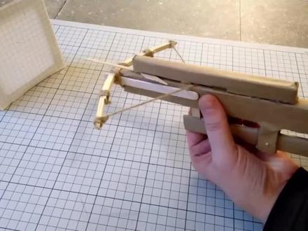 如何用纸板制作一把迷你弩(中集)#木工diy #动手能力 #玩具 @抖音小助手