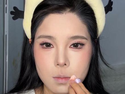 【4min新手妆教跟练✨韩系水光肌妆】
新手也能秒上手,4分钟get韩剧女主同款透光肌!手残党友好步骤拆解👉🏻从底妆到高光全干货#新手化妆 #韩系妆容 #水光肌 #快速化妆 #新手化妆教程