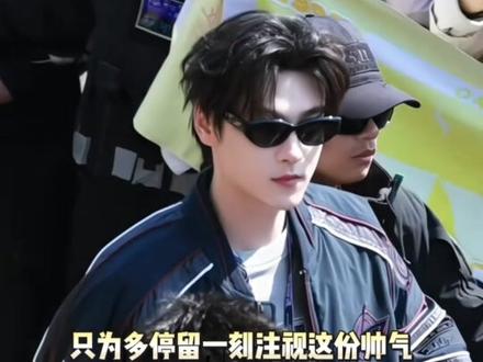 田栩宁完全老公王! #田栩宁F1线下活动 #F1赛车转场我先拍了 #请选择你的F1观赛搭子 #超越不止赛场 #抖音商城超级品牌日