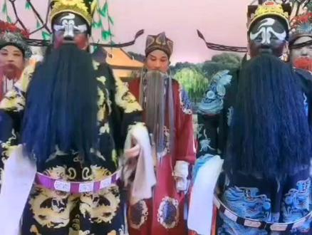 《真假包公》,终有乌云遮住天,世上再无包青天。正大光明无忧在,御赐铡刀无人用。#关注我每天分享精彩戏曲 #包青天