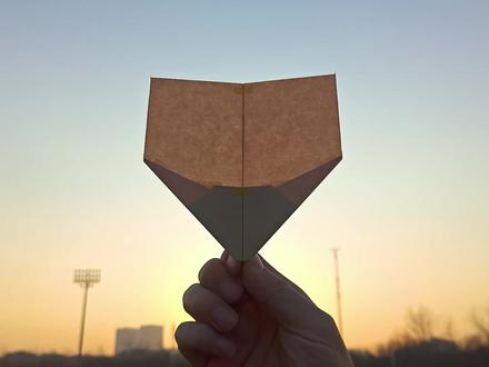 室内狂飞29.4秒,教你折超强空中之王改卷滞空纸飞机318U #纸飞机 #手工折纸 #童年的纸飞机 #空中之王纸飞机