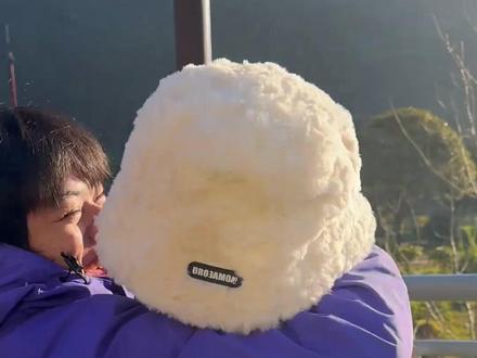 相隔43天,“荒野第一恋爱脑”林北休整期终于见到女友!带她重走比赛路,打打闹闹全是爱意。#向新人物