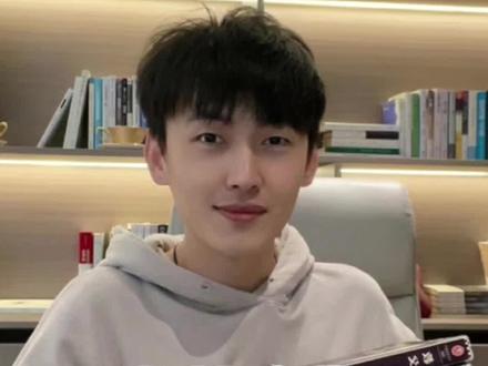 可以这么说 主要就是这些书 改写了一个小镇青年的人生
#书单分享 #vlog日常