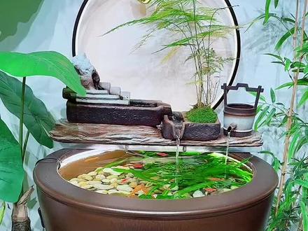 水从假山石头缝里面流水出,设计感拉满! #水缸养鱼 #古法缸 #庭院小水景流水造景 #鱼池过滤 #庭院小水景流水造景