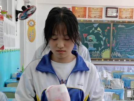 #点钞 点钞技巧大展示。@抖音小助手