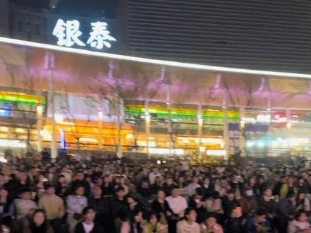 往后余生~今天的岛上也好浪漫💕 #郑州银泰inpark #我在金融岛过春天#金融岛春天#民谣#往后余生