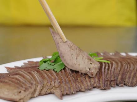 厨师长教你:“盐焗猪肝”的家常做法,干香浓厚,好吃没腥味#抖音美食创作人 #美食教程 #盐焗猪肝 #下酒神菜