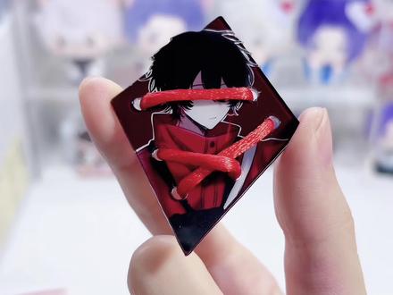 当我尝试在亚克力上打孔做无料…… #头七怪谈 #离宇亭 #漫展无料 #亚克力 #亚克力片片