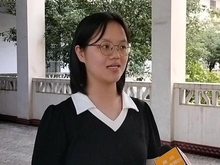 王雅萱介绍学习方法。王雅萱历史类666分,全省前十名,随州状元。