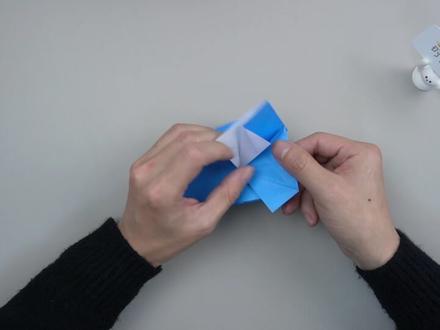 🦀“横行霸道”的小可爱!和娃一起搞定这只细节蟹老板! Ivan Danny Handoko的螃蟹教程来啦!
2星难度,细节满满,亲子协作成就感超强!
锻炼娃的耐心和精细动作,完工能演沙滩小剧场!
评论区晒出你的“横行”大作!
#亲子手工 #折纸教程 #螃蟹折纸 #带娃日常 #手工作业