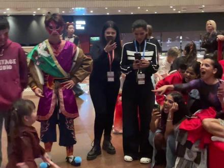 #英歌小女孩庄恩琪火力全开 英歌舞太燃,国际友人都惊呆了#英歌舞亮相香港6岁女孩C位出场 #能稳居C位是有道理的 #英歌小女孩 @庄恩琪(英歌小女孩) #庄恩琪