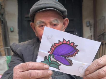 画了一下午才发现爷爷忘了画眼睛了#爷爷#农村老人 #老年生活 #创意画 #手工制作