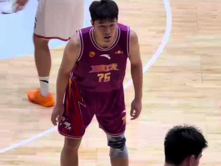 湖南工大全国八强门票到手。上海交大72-76湖南工大落入败者组#CUBAL全国男子32强赛 #湖南工业大学男篮 #柳锐