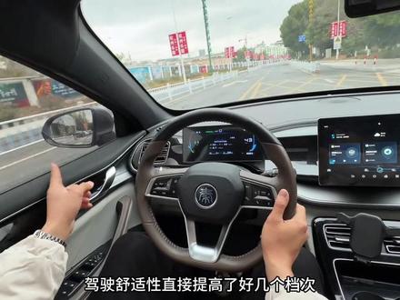 比亚迪车主在高速行驶时遇到噪音过大的问题,原因是车窗与车框之间的缝隙。雨水进入门板可能导致电子元件失灵和玻璃共振。安装比亚迪专用车窗密封胶条可解决缝隙过宽问题,提高隔音效果。#密封条 #车窗密封条 #汽车好物 #比亚迪