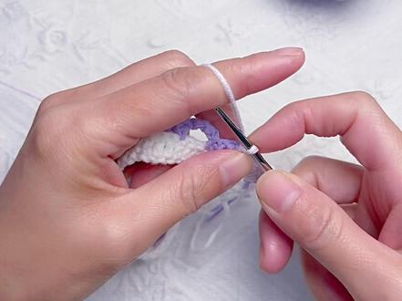 视频教程 | 紫色魔法阵星星吊坠宠物围脖 紫色系魔法阵星星吊坠宠物围脖!
用线:@LIFEYARN家居用品旗舰店 可可
色号:16冰蓝、18梦幻紫、23白雪、33正紫、85金盏花
图解@钩韵时光集
#我的手工作品 #宠物围脖 #钩针教程 #宠物项圈 #钩针编织