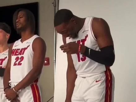 巴特勒的新发型看蒙所有人,阿德巴约和希罗嘲笑巴特勒的新发型。记者看到巴特勒的新发型直接蒙了,以为这是WNBA采访呢,真不知道巴特勒他受啥刺激了 #巴特勒新发型 #热火媒体日 #巴特勒