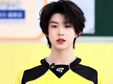 恒铭:陈奕恒的双标,从来都明晃晃只给一个人 #陈奕恒陈浚铭 #TF家族 #时代少年团 #抖音精选